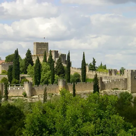 Tomarhousing * Tomar